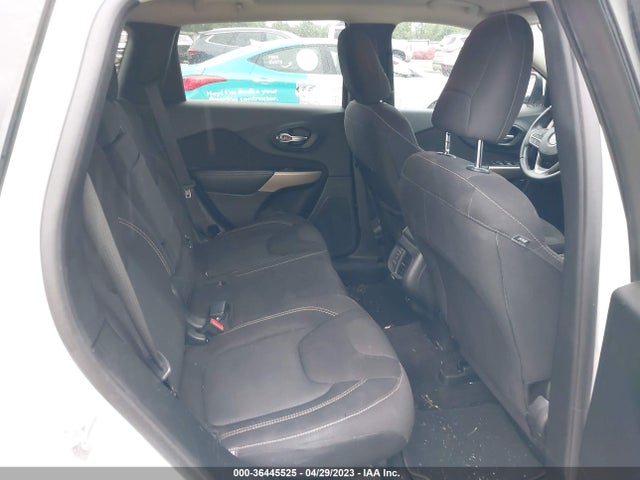 1C4PJLCB8HW571917 Jeep Cherokee Latitude