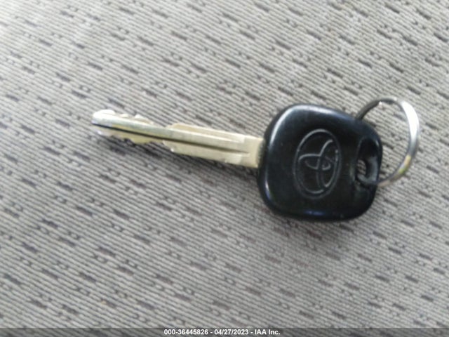2005 TOYOTA COROLLA LE VIN: 2T1BR32E65C325449