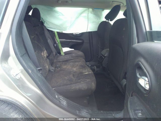 1C4PJLCB9GW329796 Jeep Cherokee Latitude