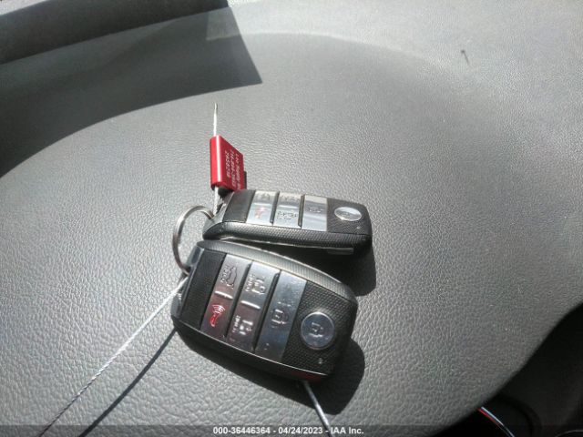 KNDMB5C19G6209452 KIA SEDONA LX