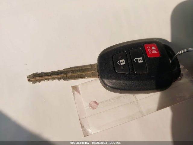 Toyota RAV4 LE 2017 JTMBFREVXHJ105666 Image 3