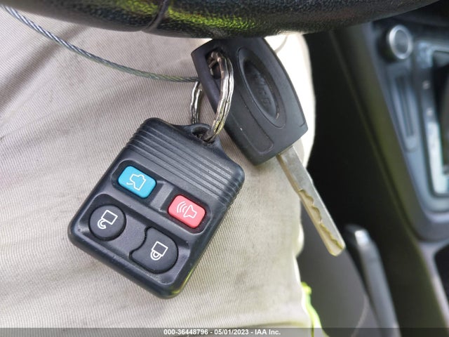 Ford FOCUS SE 2015 1FADP3F26FL315051 Image 3