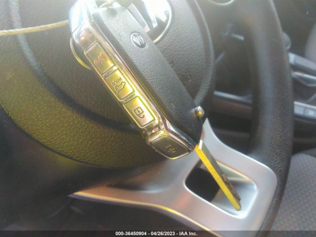 KNDJ23AU0L7073317 KIA SOUL LX