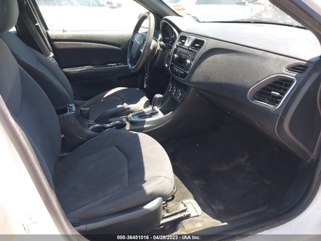 1C3CCBAGXEN137232 Chrysler 200 LX