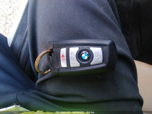 WBA8E1G51HNU14931 BMW 3 Series 320i
