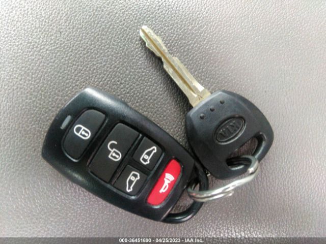 KNDMH4C78E6548388 KIA SEDONA EX