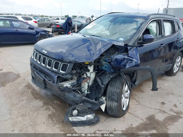 3C4NJDBB6JT261839 Jeep Compass Latitude