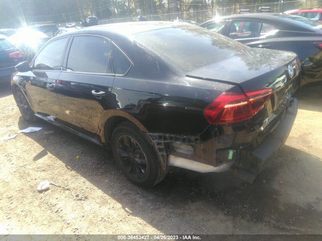 1VWAA7A33JC018377 Volkswagen Passat 2.0t S/r-line
