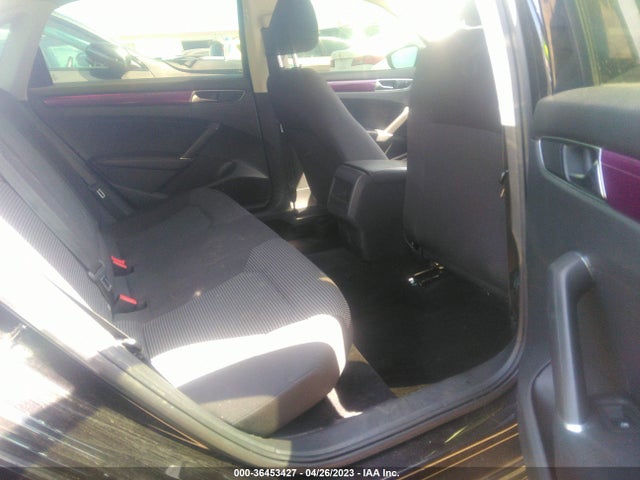 1VWAA7A33JC018377 Volkswagen Passat 2.0t S/r-line