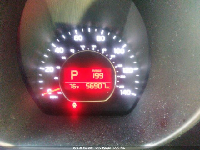 KNDJN2A21E7083552 KIA Soul Base