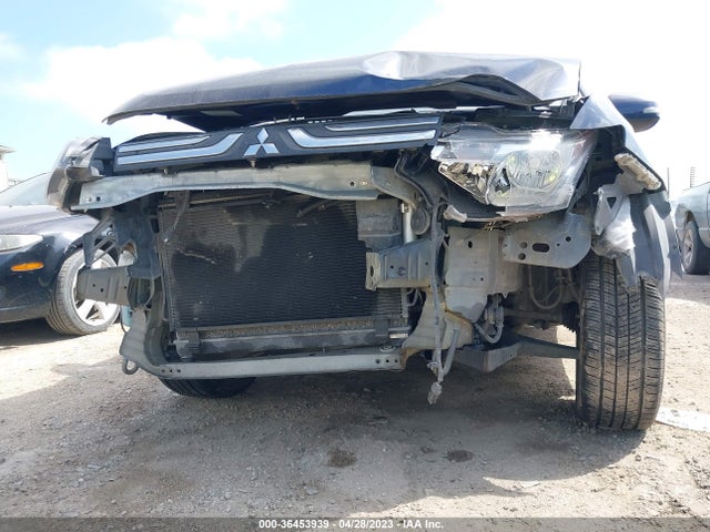 JA4AD3A38EZ018259 Mitsubishi Outlander Se