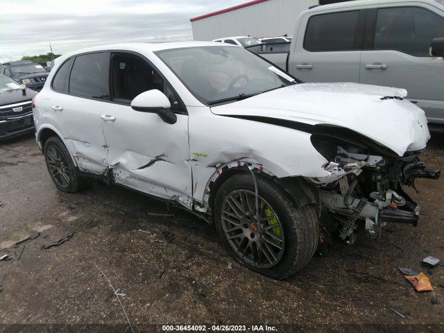 2017 Porsche Cayenne, VIN: WP1AE2A22HLA71596