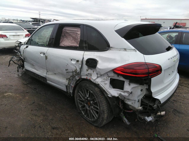 2017 Porsche Cayenne, VIN: WP1AE2A22HLA71596