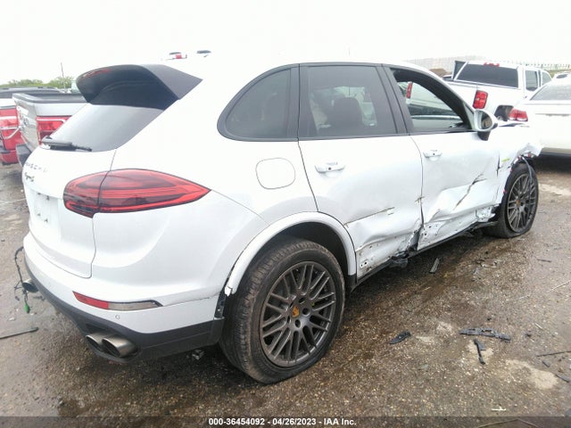 2017 Porsche Cayenne, VIN: WP1AE2A22HLA71596