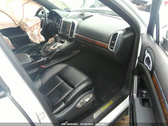 2017 Porsche Cayenne, VIN: WP1AE2A22HLA71596