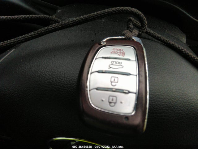 Hyundai Elantra Value Edition 2017 5NPD84LF7HH143933 Image 3