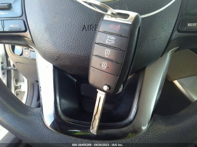KNADM4A38E6351035 KIA RIO LX