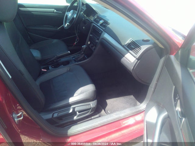 1VWAT7A34FC016851 Volkswagen Passat 1.8t Wolfsburg Ed