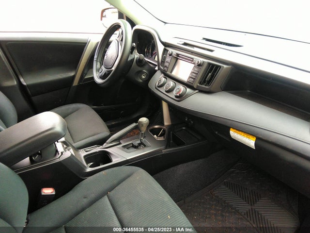 Toyota RAV4 LE 2016 JTMBFREV0GD195701 Image 5