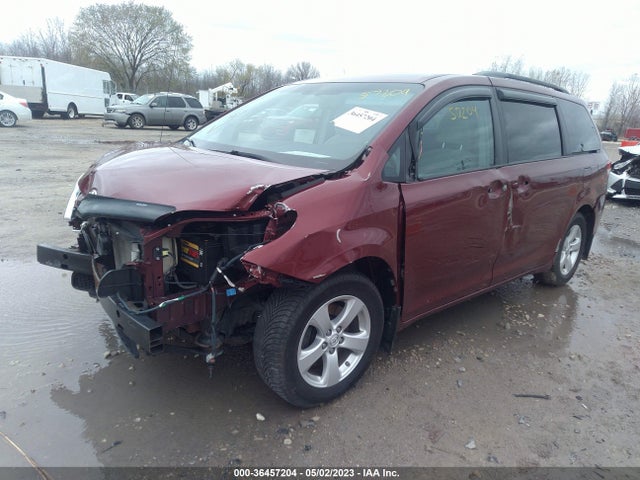 Toyota SIENNA LE 2014 5TDKK3DC8ES452355 Image 2