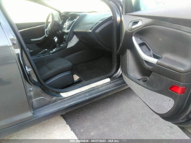 1FADP3F20GL329657 Ford FOCUS SE