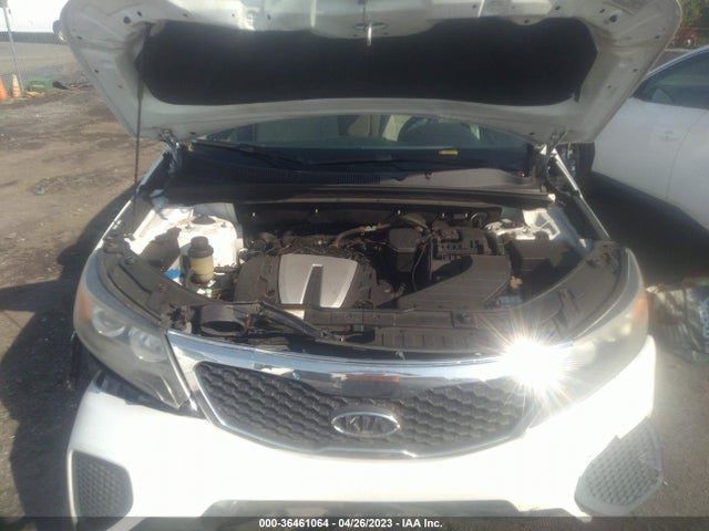 2011 KIA SORENTO LX VIN: 5XYKTDA27BG049118