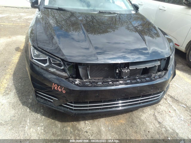 1VWAA7A36JC025467 Volkswagen Passat 2.0t S/r-line