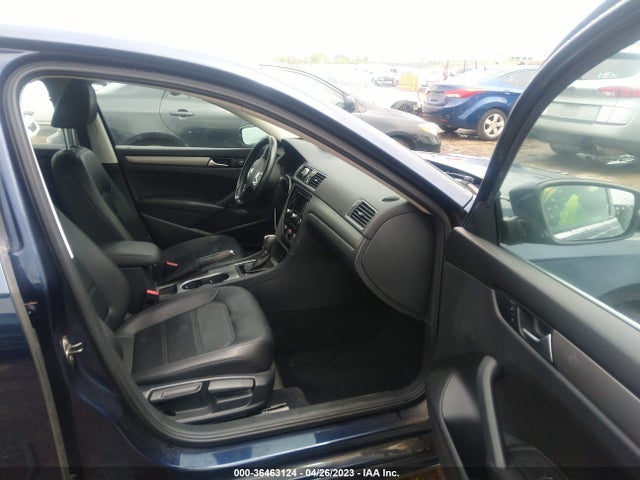 1VWBS7A30EC097322 Volkswagen Passat Se W/sunroof & Nav