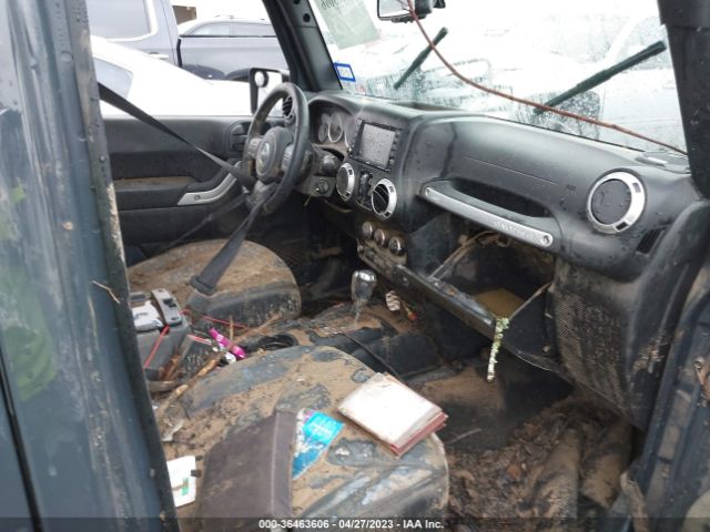 1C4BJWEG1HL533855 Jeep Wrangler Unlimited Sahara