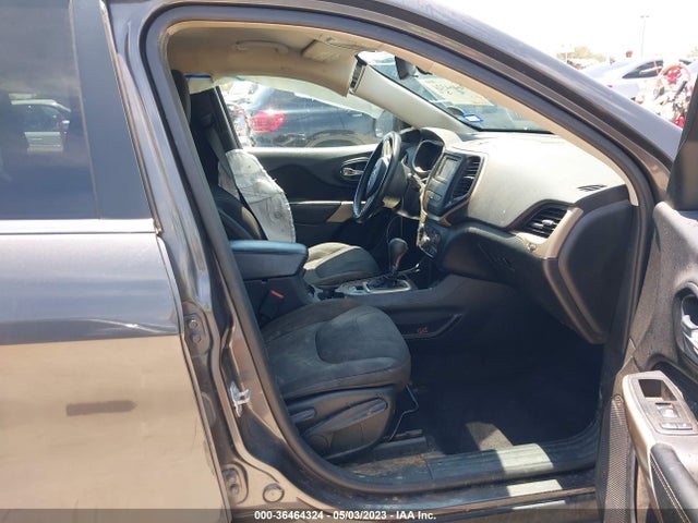 1C4PJLCB3HW603799 Jeep Cherokee Latitude