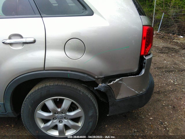 2013 KIA SORENTO LX VIN: 5XYKT3A14DG375186