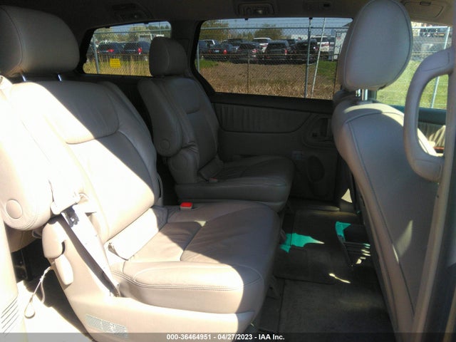 2005 TOYOTA SIENNA XLE VIN: 5TDBA22C55S040197