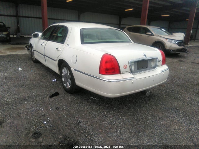 2003 LINCOLN TOWN CAR CARTIER VIN: 1LNHM83W93Y603424
