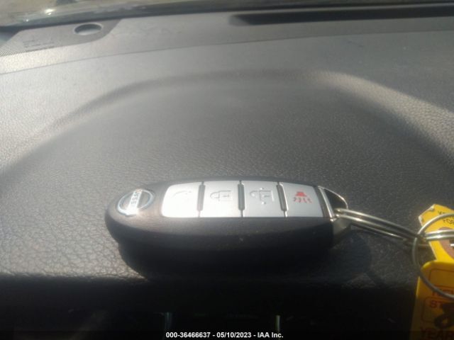 KNMAT2MV0HP613834 Nissan ROGUE SV