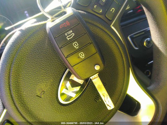 5XXGT4L38HG124904 KIA Optima Lx