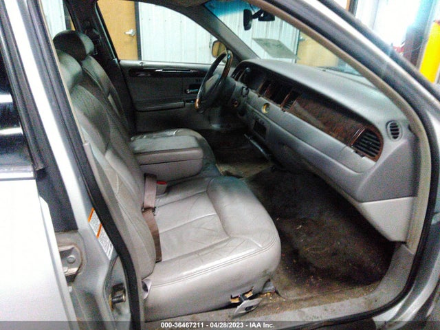 2000 LINCOLN TOWN CAR CARTIER VIN: 1LNHM83WXYY884317