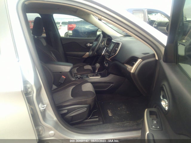 1C4PJLCBXJD537222 Jeep Cherokee Latitude
