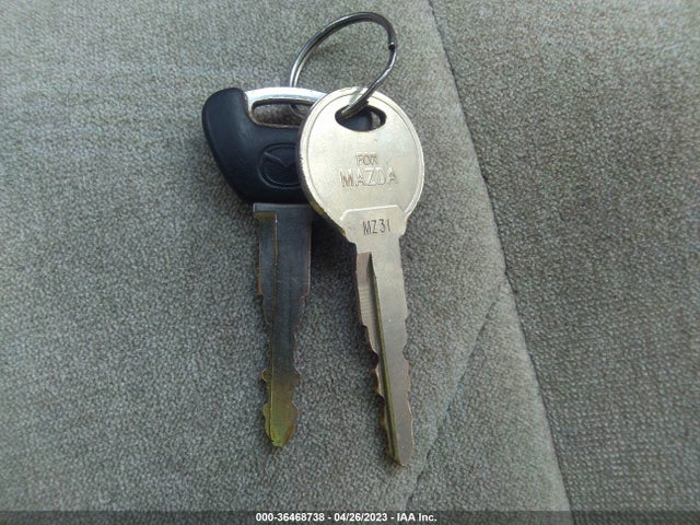 2002 MAZDA MPV LX/ES VIN: JM3LW28A020315928