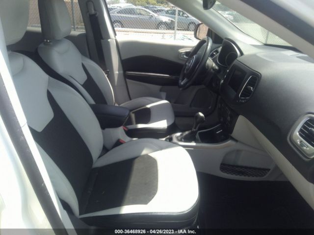 3C4NJCBB5JT271949 Jeep Compass Latitude