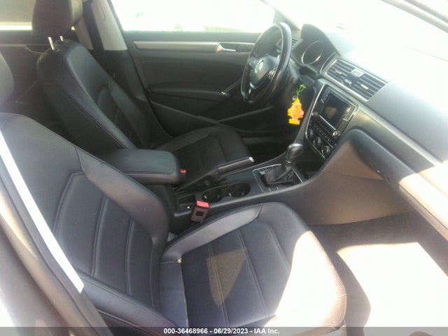 1VWAA7A36JC008880 Volkswagen Passat 2.0t S/r-line