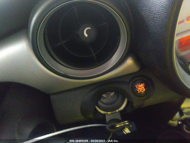 2010 MINI COOPER CLUBMAN VIN: WMWML3C59ATX37261