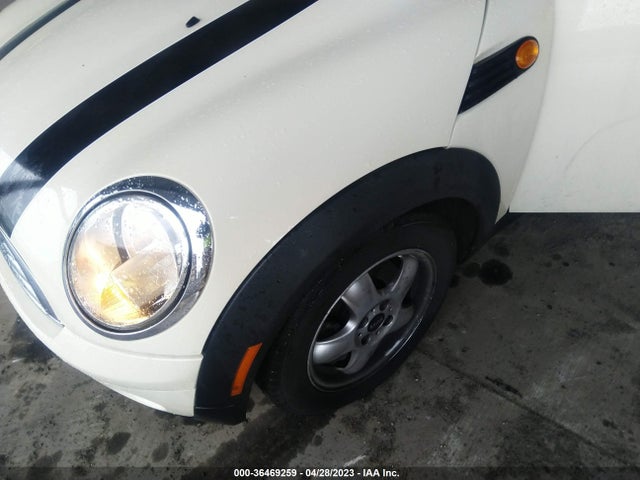 2010 MINI COOPER CLUBMAN VIN: WMWML3C59ATX37261