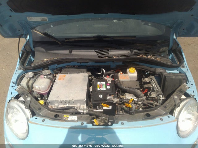 2015 FIAT 500E 3C3CFFGE2FT549828 Photo 9