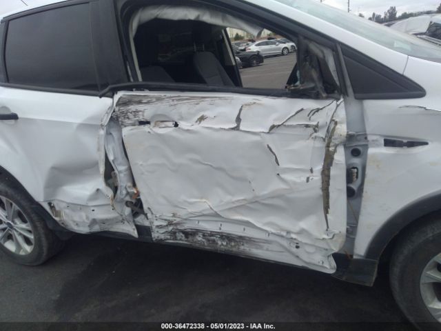 1FMCU0F7XJUB28029 Ford ESCAPE S