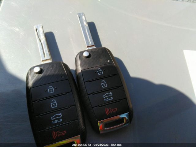 KNAGM4A71F5612383 KIA Optima Lx