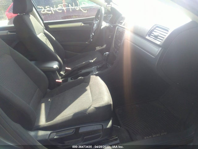 1VWAT7A3XHC034659 Volkswagen Passat 1.8t S