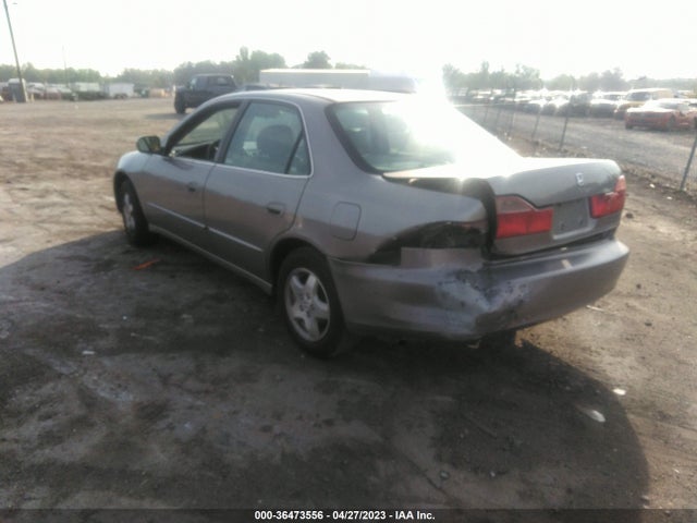 2000 HONDA ACCORD SDN EX W/LEATHER VIN: 1HGCG1658YA096839