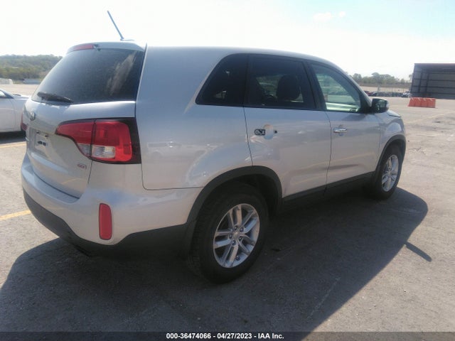 KIA SORENTO LX 2015 5XYKT3A69FG639615 Image 4