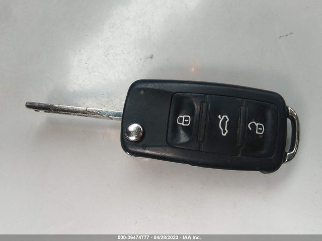 2012 VOLKSWAGEN BEETLE 2.5L PZEV VIN: 3VWJP7AT6CM648684