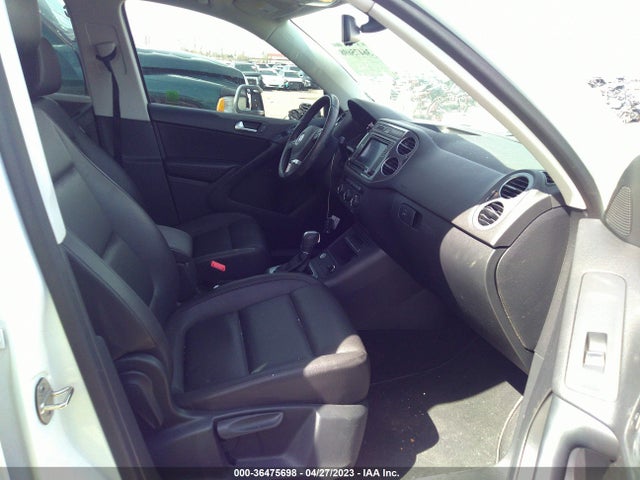 WVGAV7AX0HK028158 Volkswagen TIGUAN